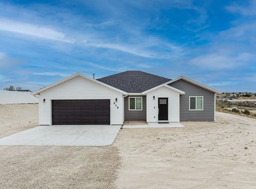 215 Spring Creek Pkwy, Spring Creek, NV, 89815-5871 | Card Image