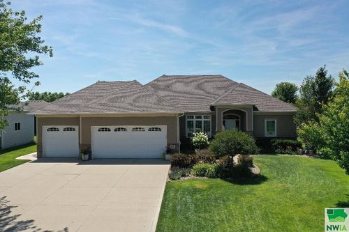 170 Saddlebrook Ct, Dakota Dunes, SD, 57049-5443 | Card Image
