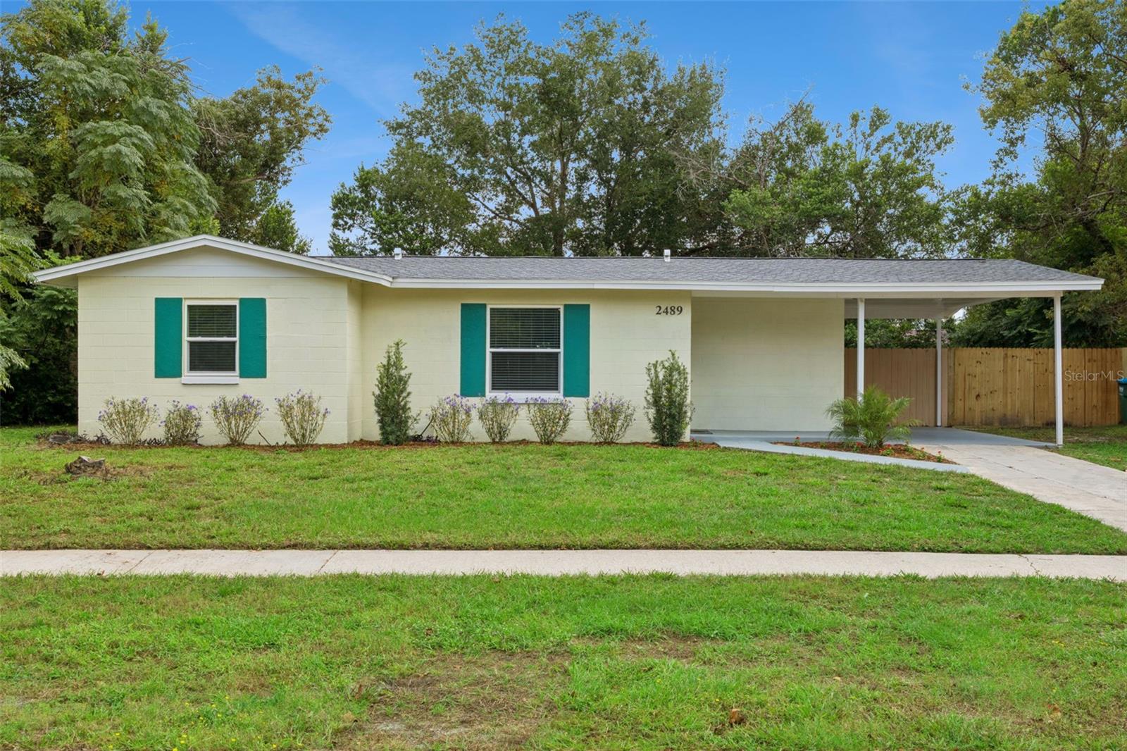 Residential in DELTONA