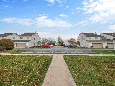 125 Azalea Circle, Townhouse with 3 bedrooms, 2 bathrooms and 2 parking in Romeoville IL | Image 3