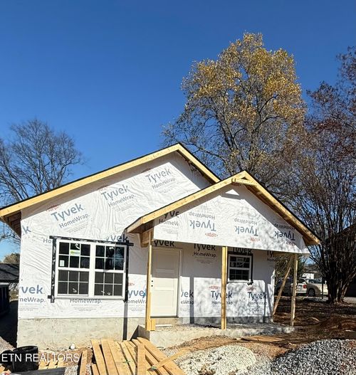 207 Andy Carr Ave, Alcoa, TN, 37701-2625 | Card Image