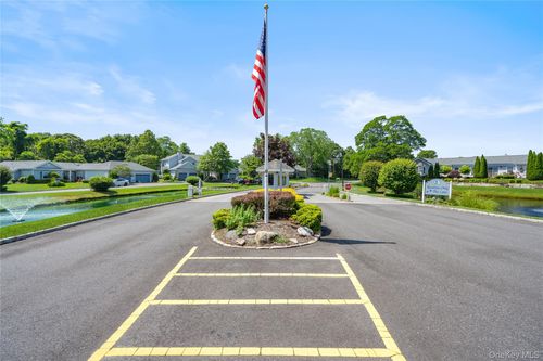 537 Highland Ct, Moriches, NY, 11955-1734 | Card Image