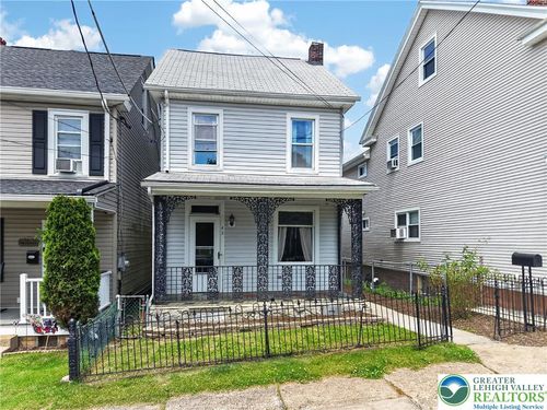 43 E Phillips St, Coaldale, PA, 18218-1527 | Card Image