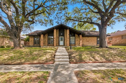 216 Guinevere St, Victoria, TX, 77904-1833 | Card Image