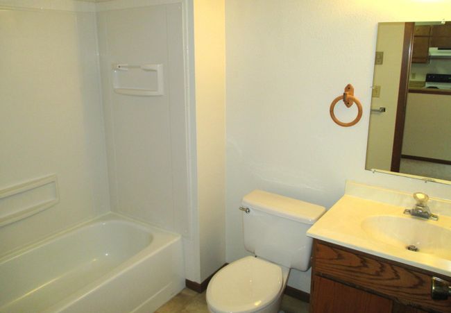Full Bathroom | Image 10