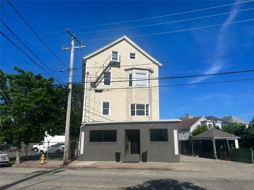605 Broadway, Pawtucket, RI, 02860-1211 | Card Image