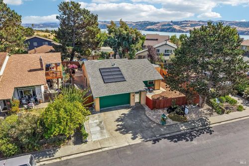 418 Larkin Dr, Benicia, CA, 94510-1421 | Card Image