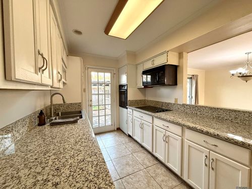 10053 Jefferson Hwy, Baton Rouge, LA, 70809-2724 | Card Image