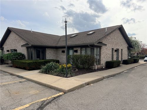 h2-a-755 Boardman Canfield H2, Youngstown, OH, 44512 | Card Image