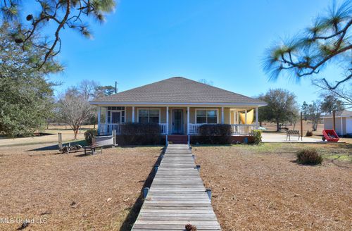 99 Hummingbird Ln, Perkinston, MS, 39573-6042 | Card Image