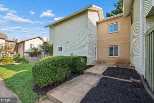 87-32 State Ct, GAITHERSBURG, MD, 20877-3447 | Card Image