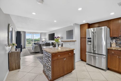 501-3001 W Rolling Hills Cir, Davie, FL, 33328-1948 | Card Image