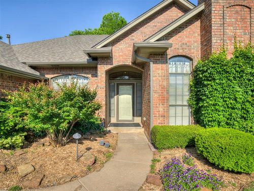 709 Concord Cir, Edmond, OK, 73003-6125 | Card Image