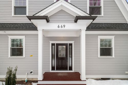 669-669 Boylston St, Newton, MA, 02459-2602 | Card Image