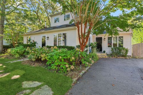 50 School Street, Hampton Bays, NY, 11946 | Card Image