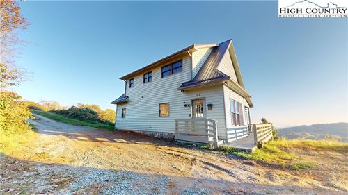 11 Wildflower Ln, Newland, NC, 28657-7367 | Card Image