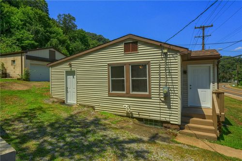 51 Mcgovern Blvd, Crescent, PA, 15046-5406 | Card Image