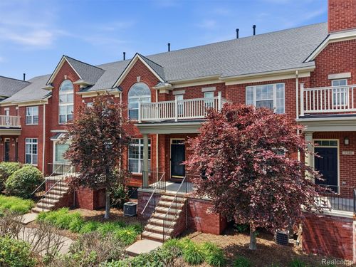 1528 Devon Ln, Troy, MI, 48084-7052 | Card Image