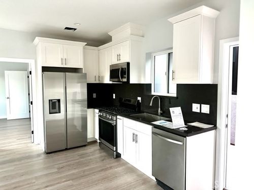 4-19421 Ventura Blvd, Tarzana, CA, 91356-3030 | Card Image