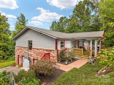 4 Lynnette Drive, House other with 3 bedrooms, 2 bathrooms and null parking in Fairview NC | Image 1