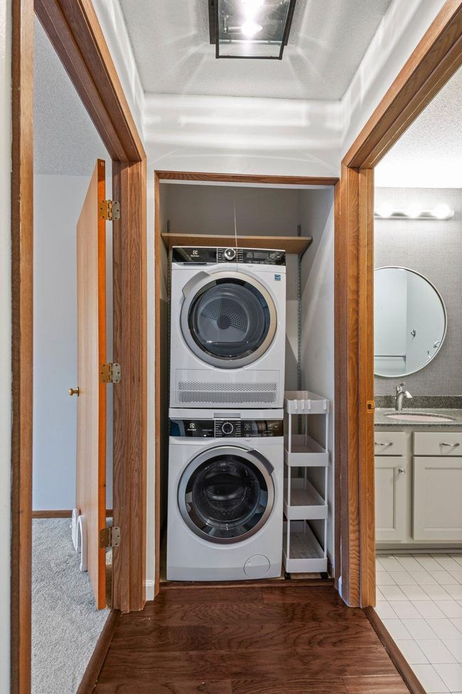 In unit washer & dryer | Image 33