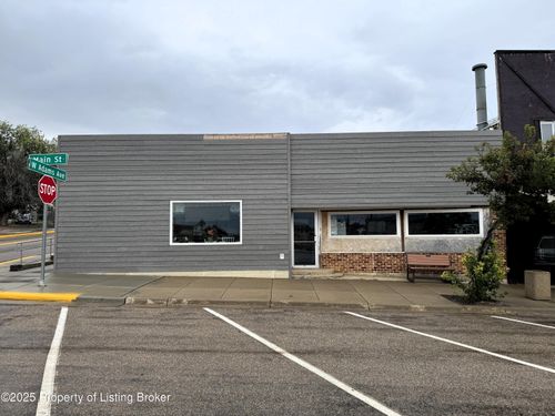 100 S Main St, Hettinger, ND, 58639-7031 | Card Image