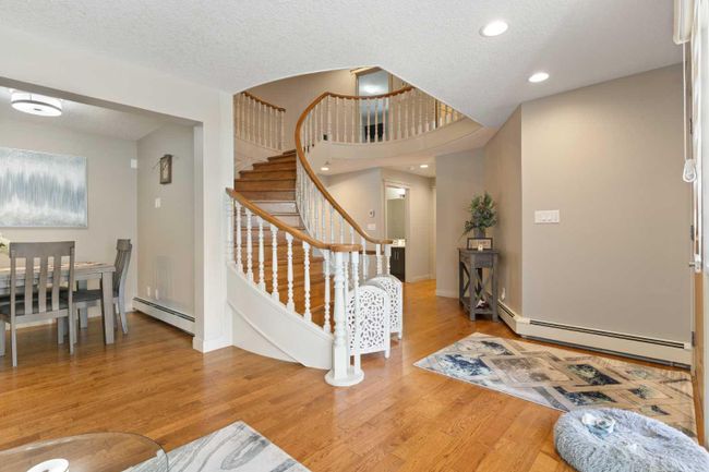 5039 Norris Road Nw, Home with 3 bedrooms, 3 bathrooms and 2 parking in Calgary AB | Image 6