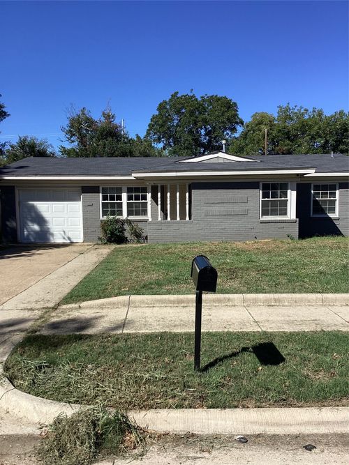 1811 E Lovers Ln, Arlington, TX, 76010-5936 | Card Image