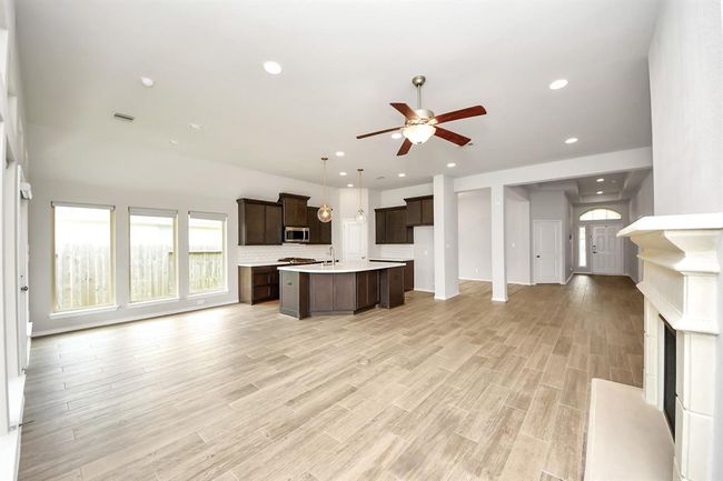 13208 Sage Meadow Ln, House other with 3 bedrooms, 2 bathrooms and 2 parking in Pearland TX | Image 9
