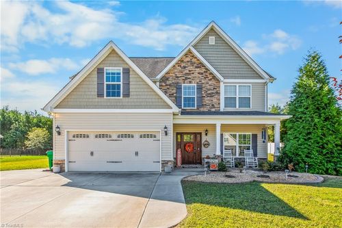 213 Pilot Bluff Dr, King, NC, 27021-8811 | Card Image