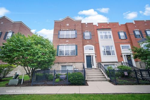 801 Station Blvd, Aurora, IL, 60504-2111 | Card Image