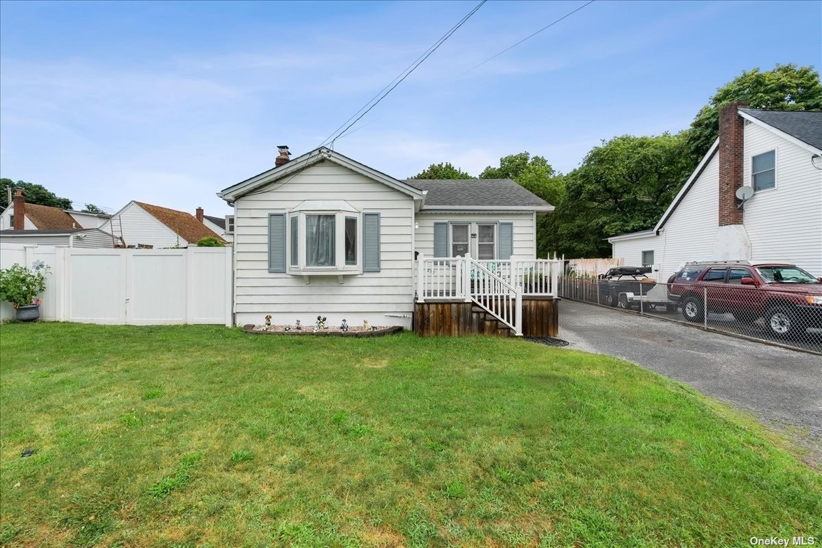 Old Farmingdale Rd, West Babylon, NY 11704