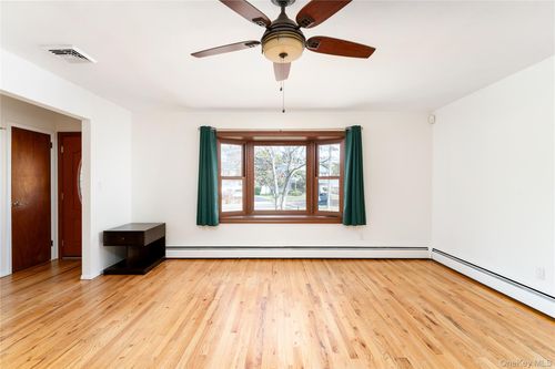 6 Merle Pl, Deer Park, NY, 11729-1819 | Card Image