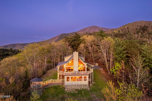 3670 Marian Lake Way, Pigeon Forge, TN, 37862-8663 | Card Image