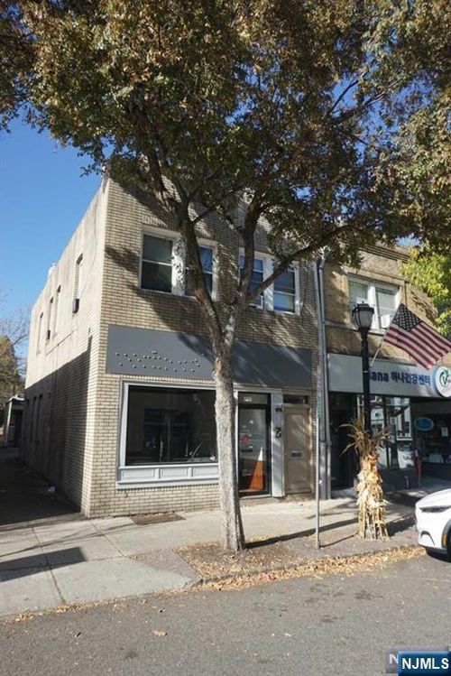 328 Broad Ave, Leonia, NJ, 07605-1703 | Card Image