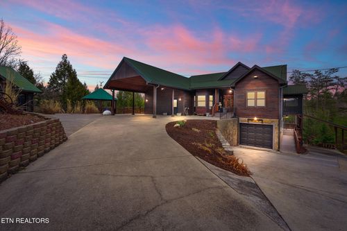 1819 Skyhawk Ln, Sevierville, TN, 37876-2639 | Card Image