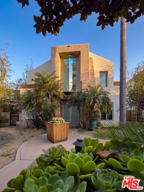 358 11th St, Santa Monica, CA, 90402-2022 | Card Image
