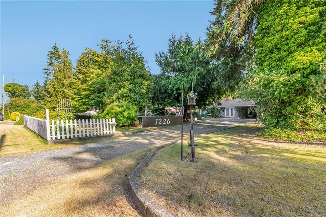 1226 Centre Rd, House other with 4 bedrooms, 2 bathrooms and 5 parking in Qualicum Beach BC | Image 17