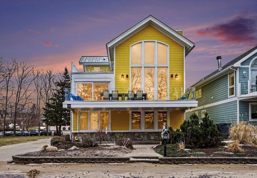 340 Lake St, Saint Joseph, MI, 49085-1005 | Card Image