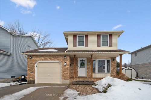 666 Holman Cres, Fergus, ON, N1M3M2 | Card Image
