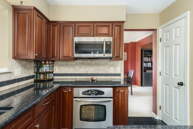 Granite Counters - Center Island! | Image 9