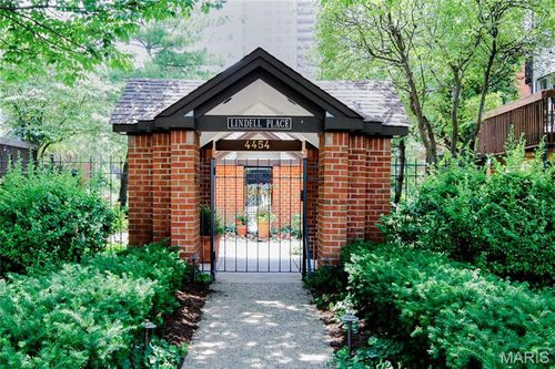 apt-32-4454 Lindell Blvd, Saint Louis, MO, 63108-2477 | Card Image