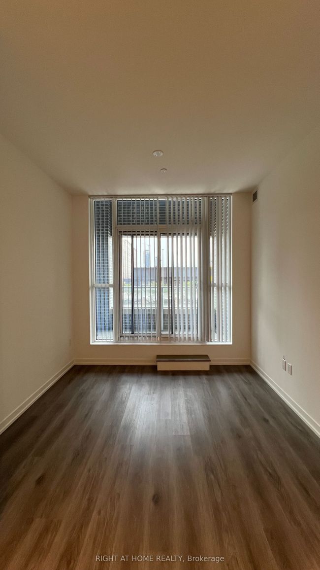 202 - 28 Interchange Way, Condo with 1 bedrooms, 1 bathrooms and null parking in Concord ON | Image 4