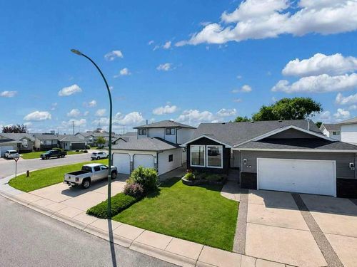 35 Stafford St Se, Medicine Hat, AB, T1B4G3 | Card Image