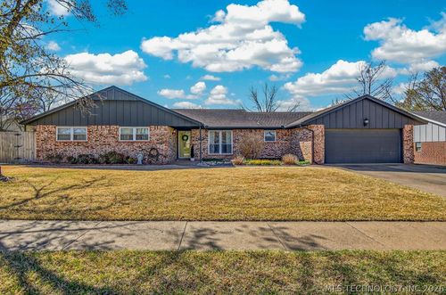 2417 Chapel Hill Rd, Bartlesville, OK, 74006-7513 | Card Image