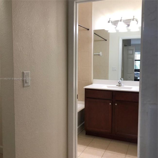 APT-203 - 10600 Nw 88 Th St, Condo with 2 bedrooms, 3 bathrooms and null parking in Doral FL | Image 8
