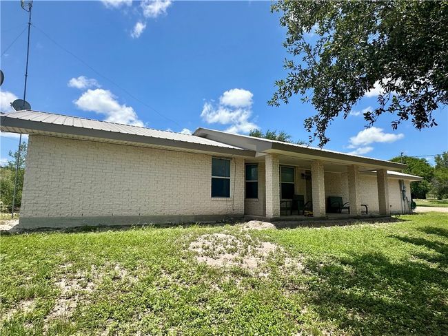 1069 Highway 72, House other with 4 bedrooms, 2 bathrooms and null parking in Three Rivers TX | Image 4
