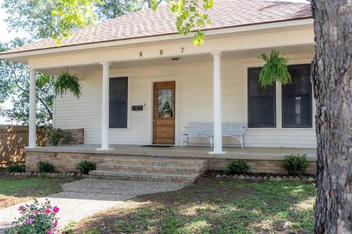 607 S Day St, Brenham, TX, 77833-4126 | Card Image