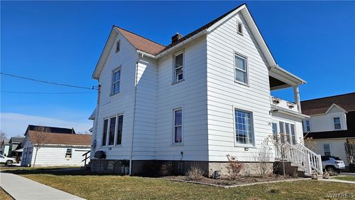 49 State St, Middleport, NY, 14105-1117 | Card Image