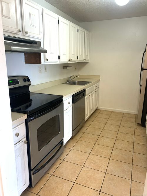 apt-c3-90 Kane St, West Hartford, CT, 06119-2114 | Card Image